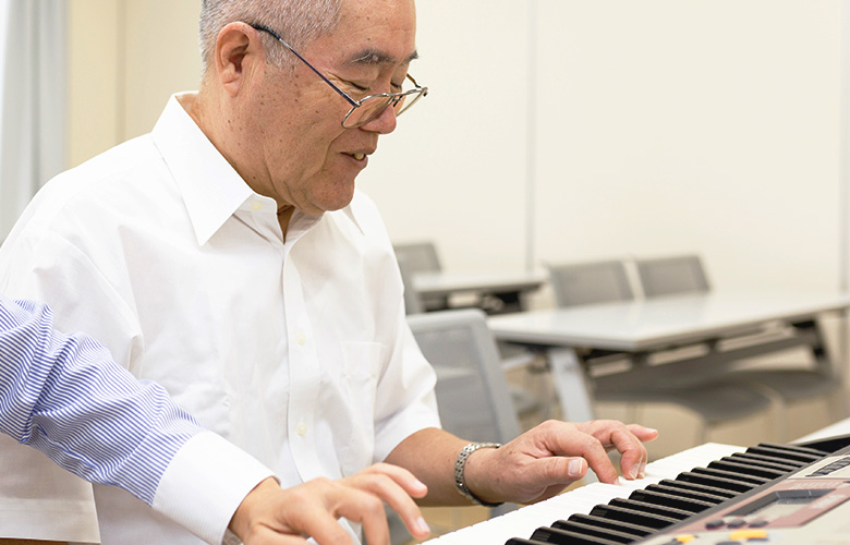 シニア向けのリトミック・音楽時間